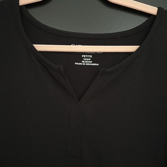 Catherines Black Short Sleeve Split Neck TopSize 1Xp=18/20 p - Picture 3 of 9